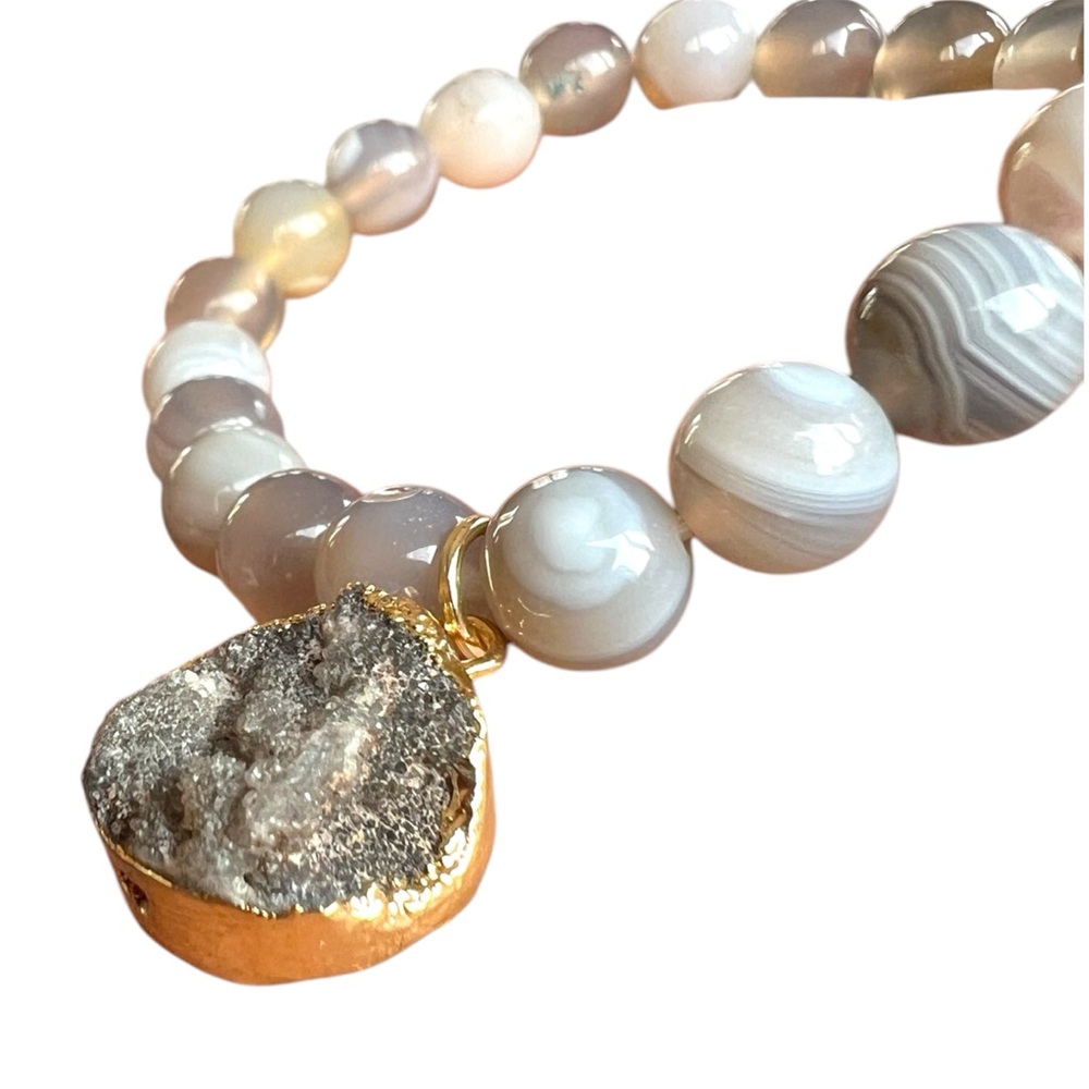 Australian Agates Stretch Bracelet with Stone Pendant - Picture 3 of 6
